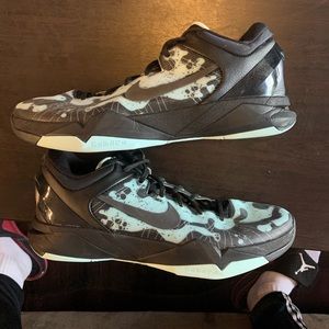 NIKE Kobe 7 “Poison Dart Frog”